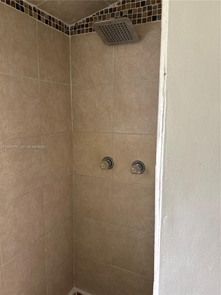 LAUDERDALE GOLF ESTATES - Residential