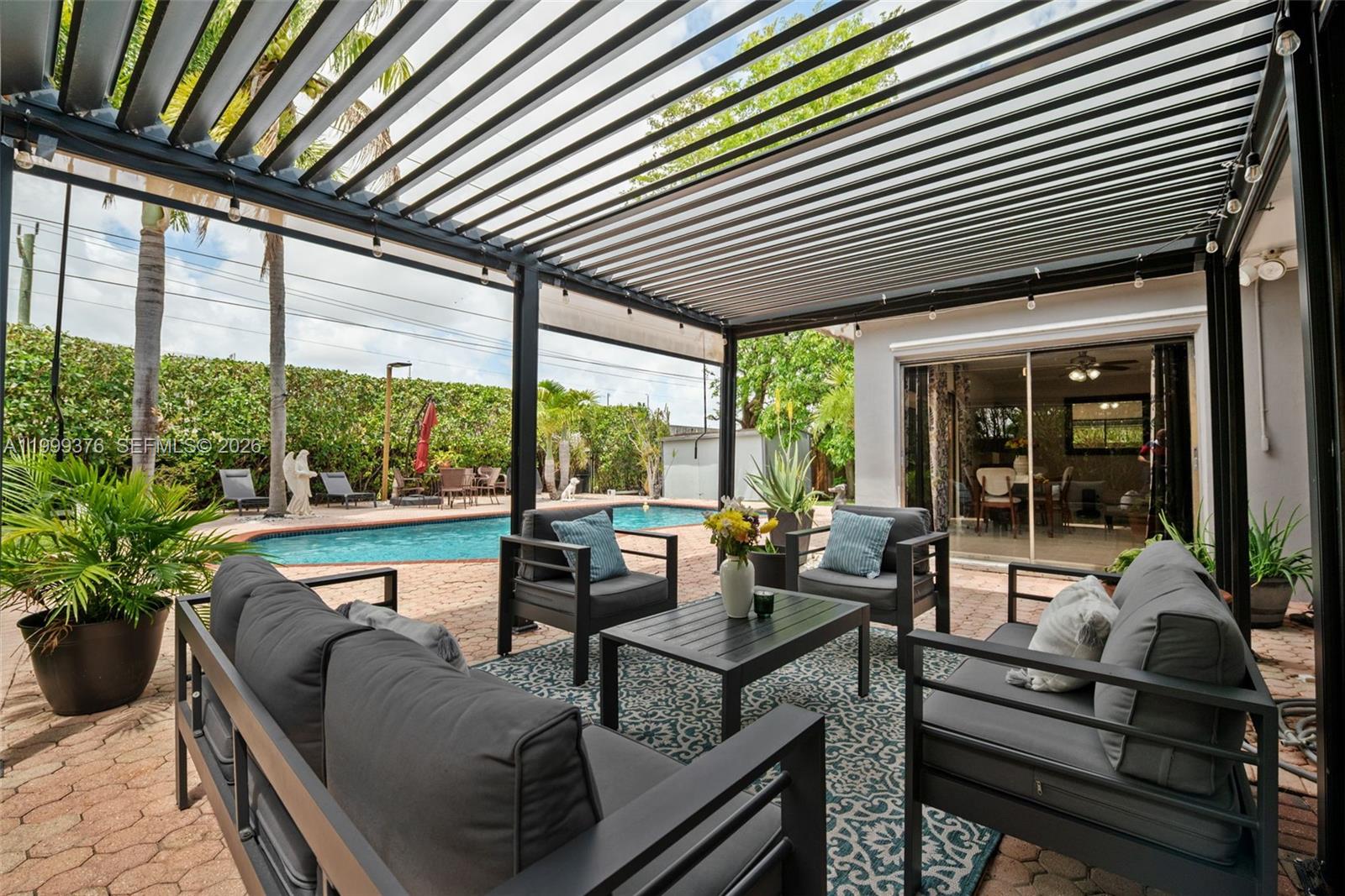 LAUDERDALE GOLF ESTATES - Residential