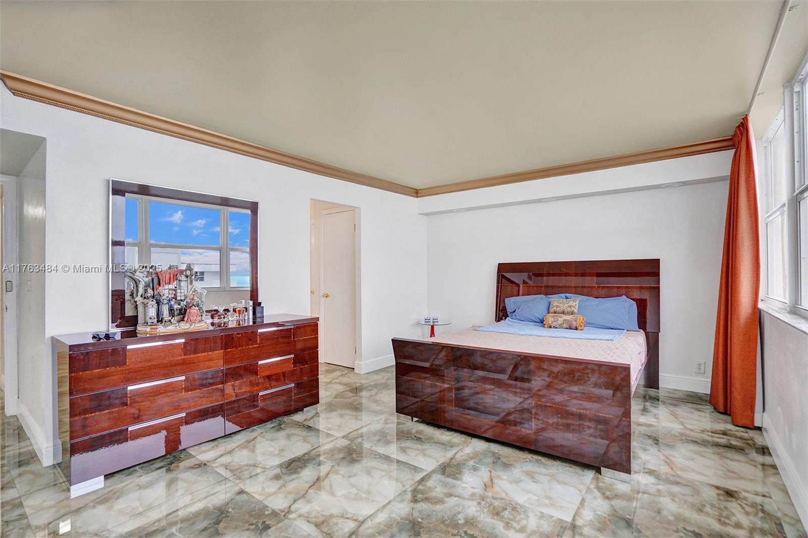 TRAFALGAR TOWERS CONDOMIN - Residential Lease