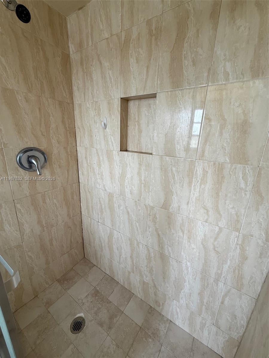 MEADOWBROOK TOWERS CONDO - Residential Lease