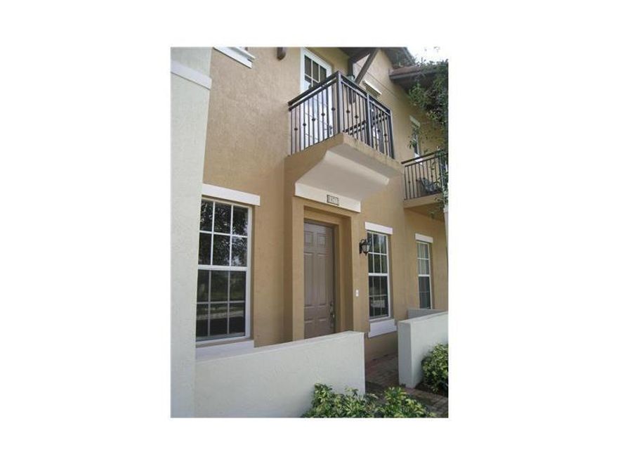 SPECTACULAR 2/2.5 LAKE FRONT TOWNHOME IN PRESTIGIOUS COBBLESTONE GATED COMMUNITY. KITCHEN FEATURES EUROPEAN WOOD CABINETS & GRANITE COUNTERTOPS & STAINLESS STEEL APPLICANCES. ENTIRE FIRST LEVEL HAS TILE FLOORS. TWO MASTER SUITES ON SECOND LEVEL! BEAUTIFUL  VIEWS FROM SECOND FLOOR BALCONY! PLENTY OF UPGRADES INCLUDING CALIFORNIA CLOSETS!  WASHER & DRYER! REMARKABLE CLUBHOUSE! COMMUNITY POOL! EXERCISE ROOM! GREAT LIVING & EXCELLENT LOCATION IN PEMBROKE PINES WEST, CLOSE TO  I-75, SHOPPING, DINING, & MORE.