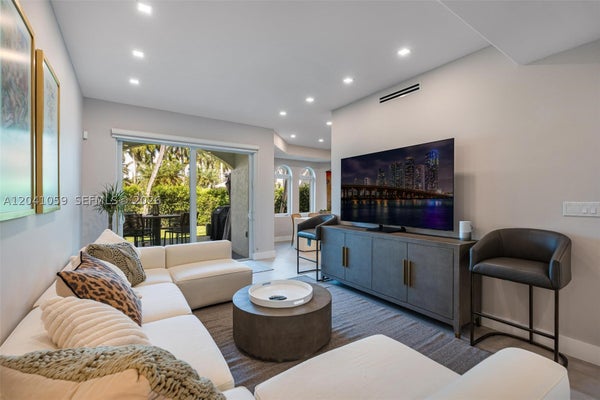 20940 NE 31ST PL, MIAMI, FL 33180 - Image bda2d9afb6ce45647c8fdeee0c4b560e/2732338968