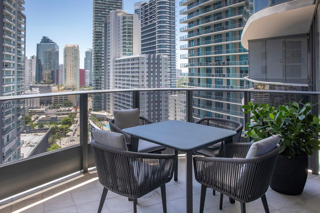1000 Brickell Plz 2201