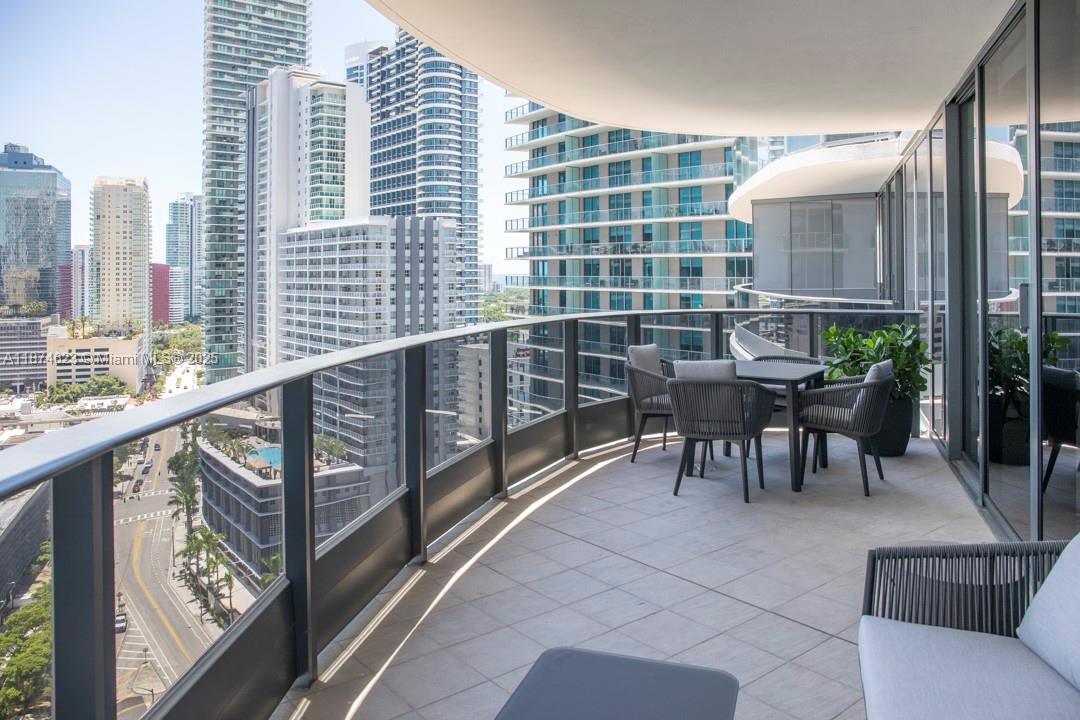 1000 Brickell Plz 2201