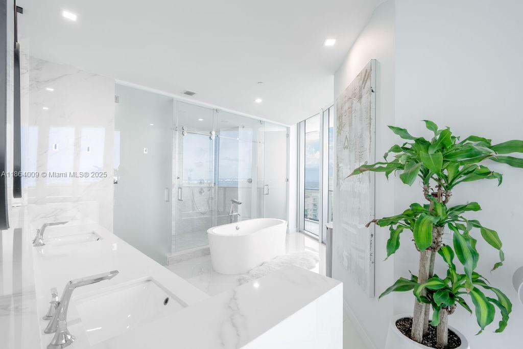 ARIA ON THE BAY CONDO - Residential Lease