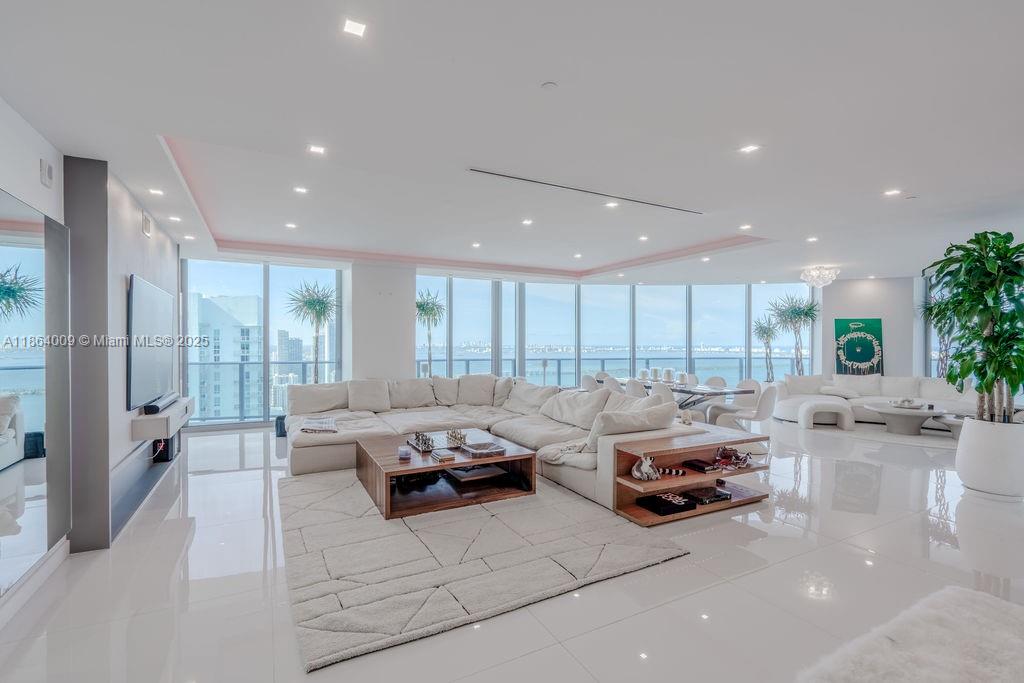 ARIA ON THE BAY CONDO - Residential Lease