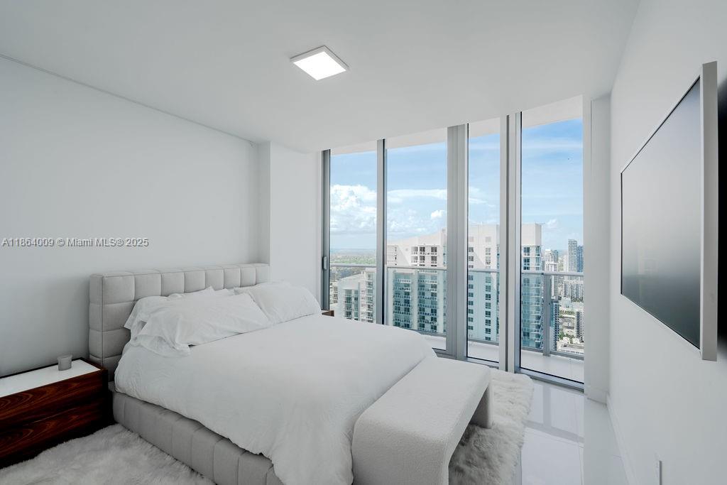 ARIA ON THE BAY CONDO - Residential Lease