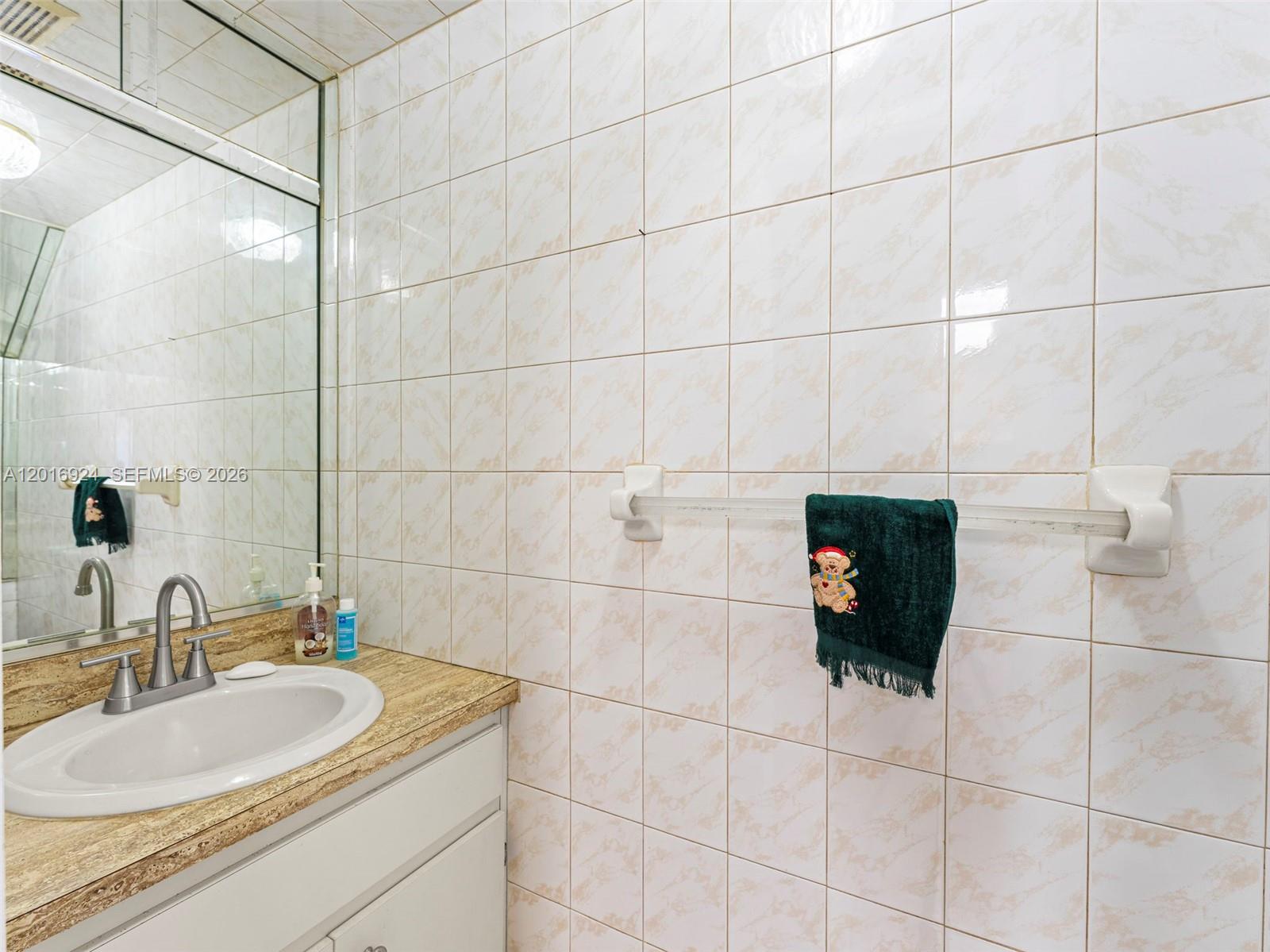 PARADISE VILLAS CONDO - Residential