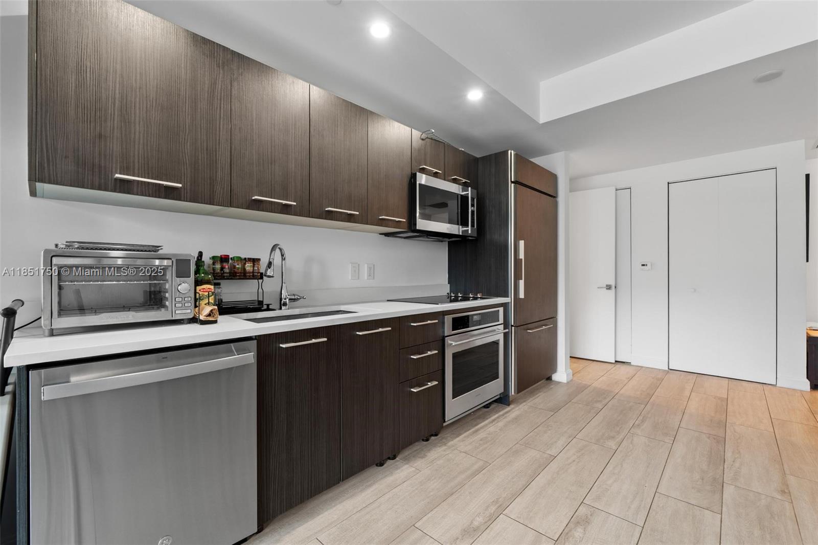 BRICKELL HEIGHTS EAST CON - Residential