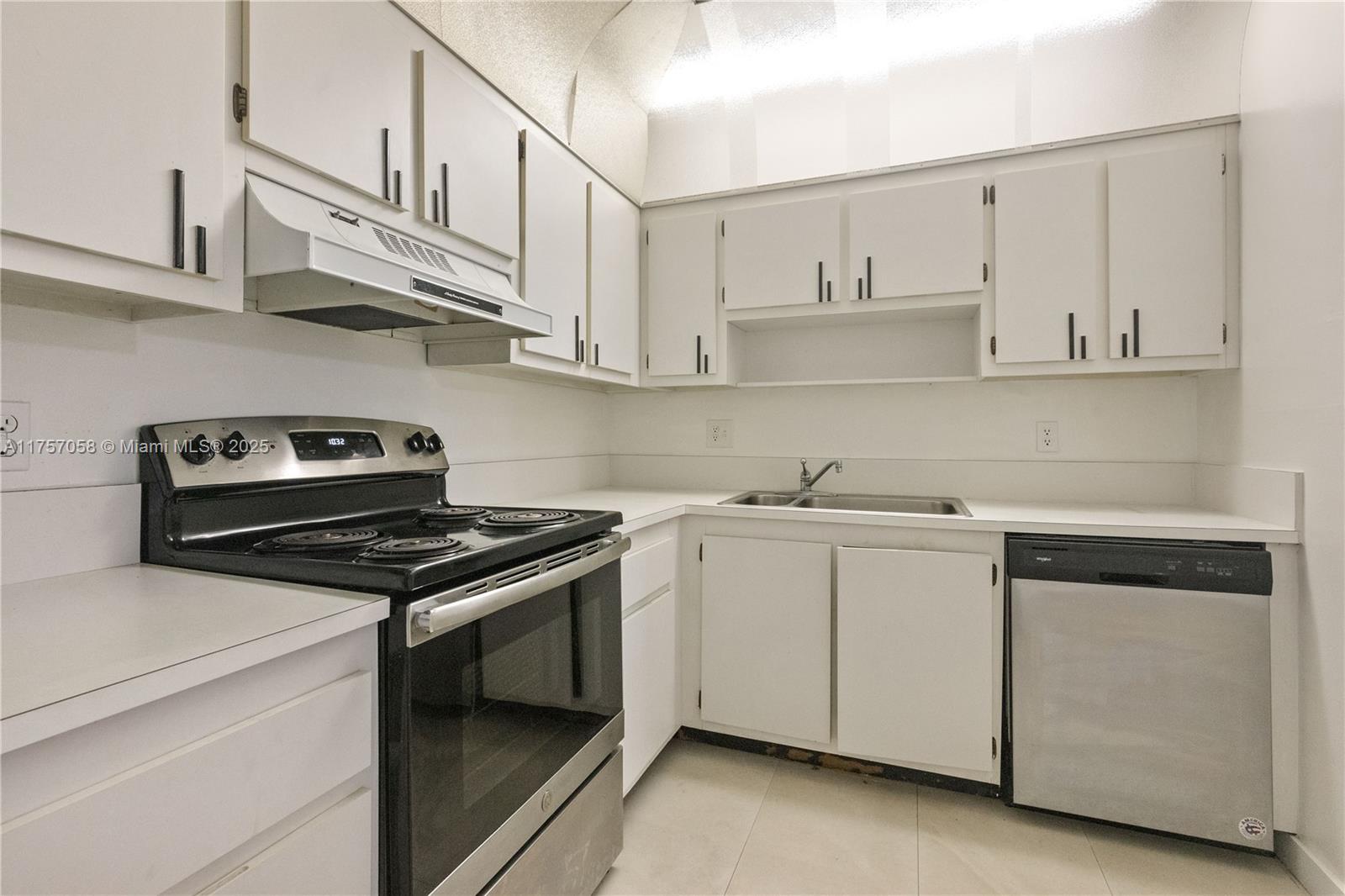 CHANTILLY CONDO - Residential
