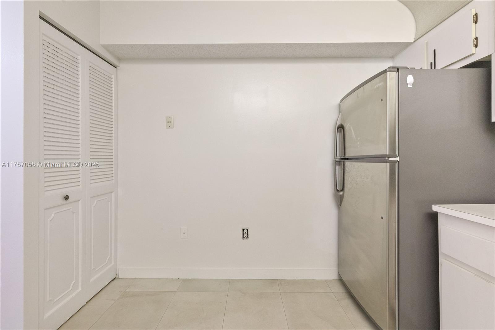 CHANTILLY CONDO - Residential
