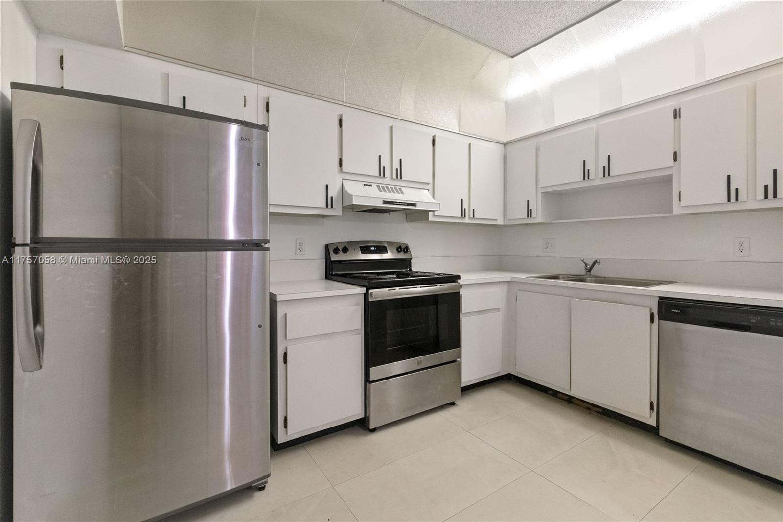 CHANTILLY CONDO - Residential