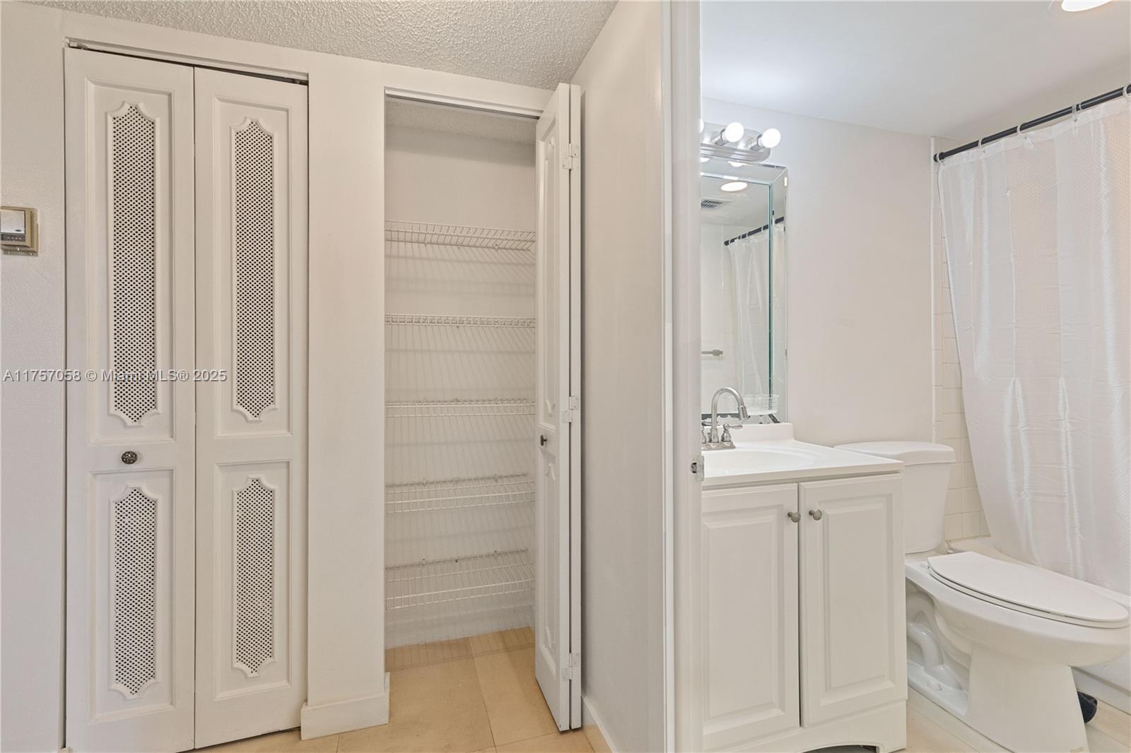 CHANTILLY CONDO - Residential