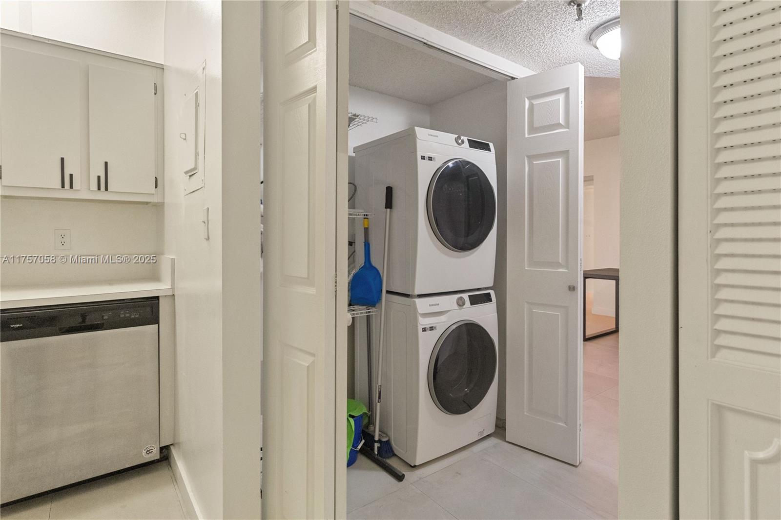 CHANTILLY CONDO - Residential