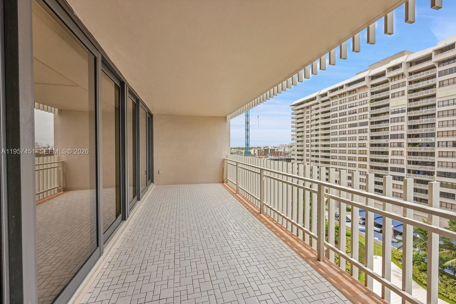 2 Grove Isle Dr B907