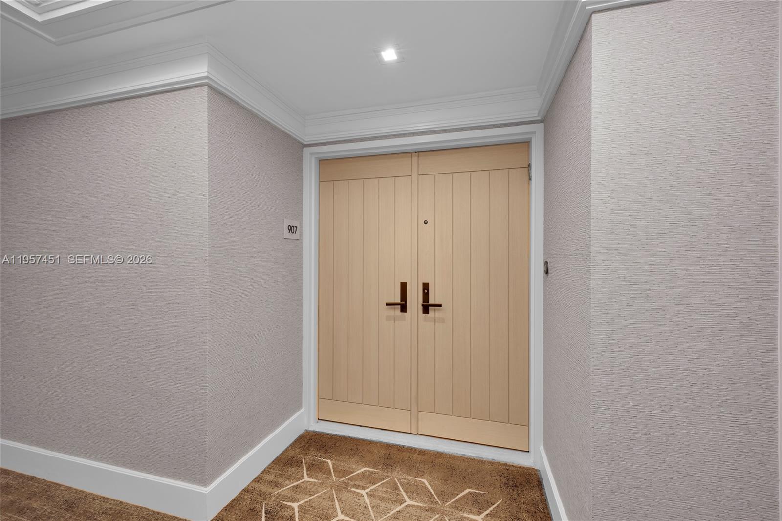 2 Grove Isle Dr B907