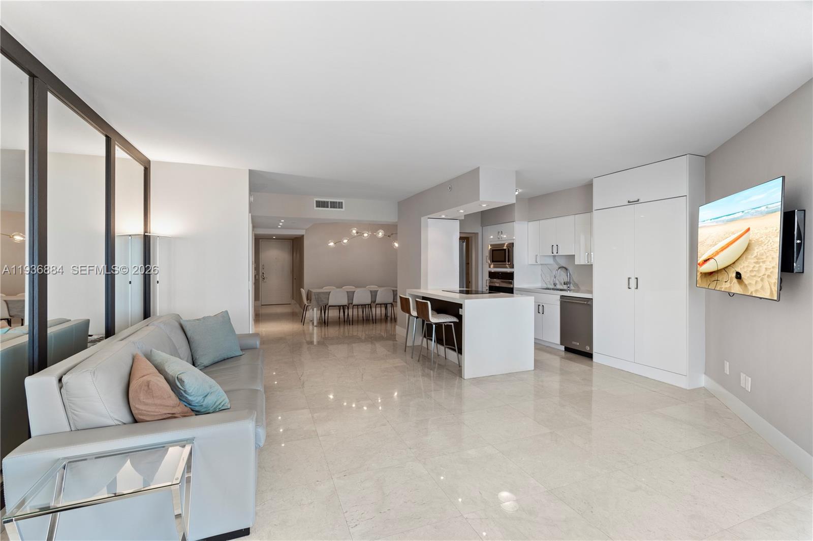 4779 Collins Ave 2204