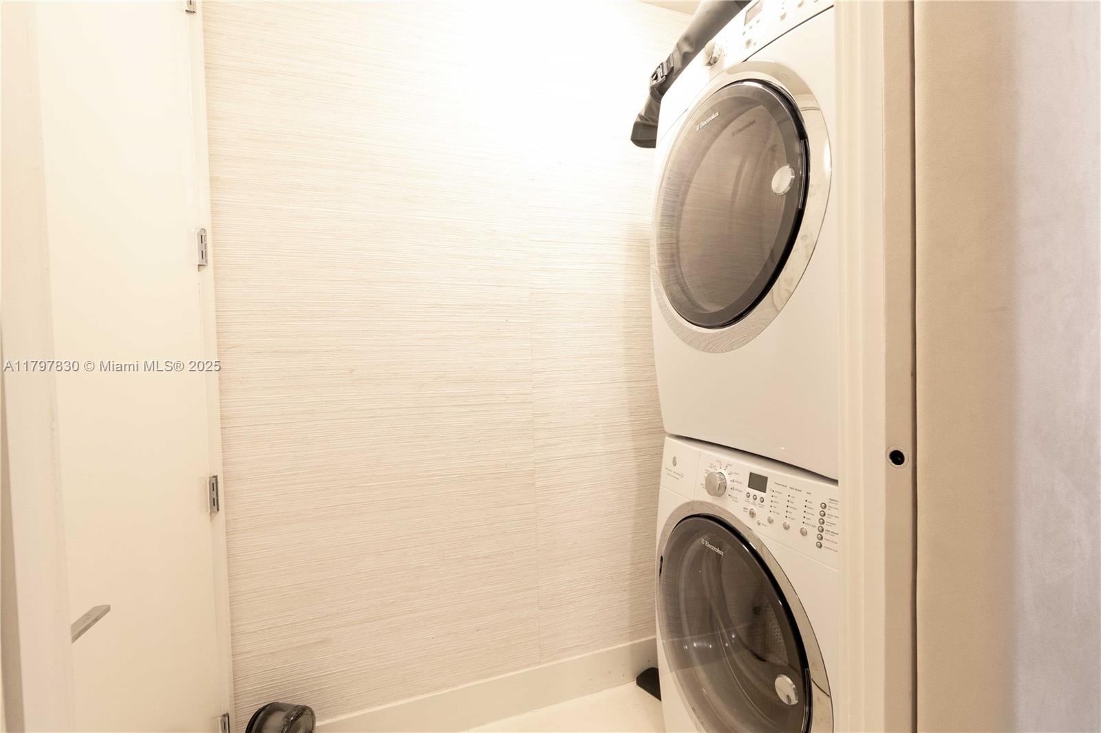 OCEANA BAL HARBOUR CONDO - Residential Lease