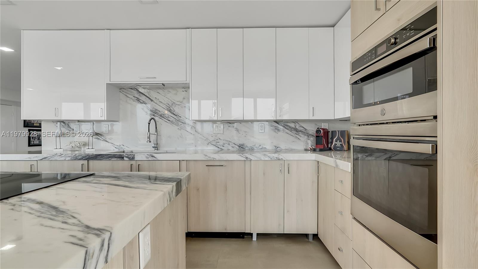 3100 NE 48th St PH18