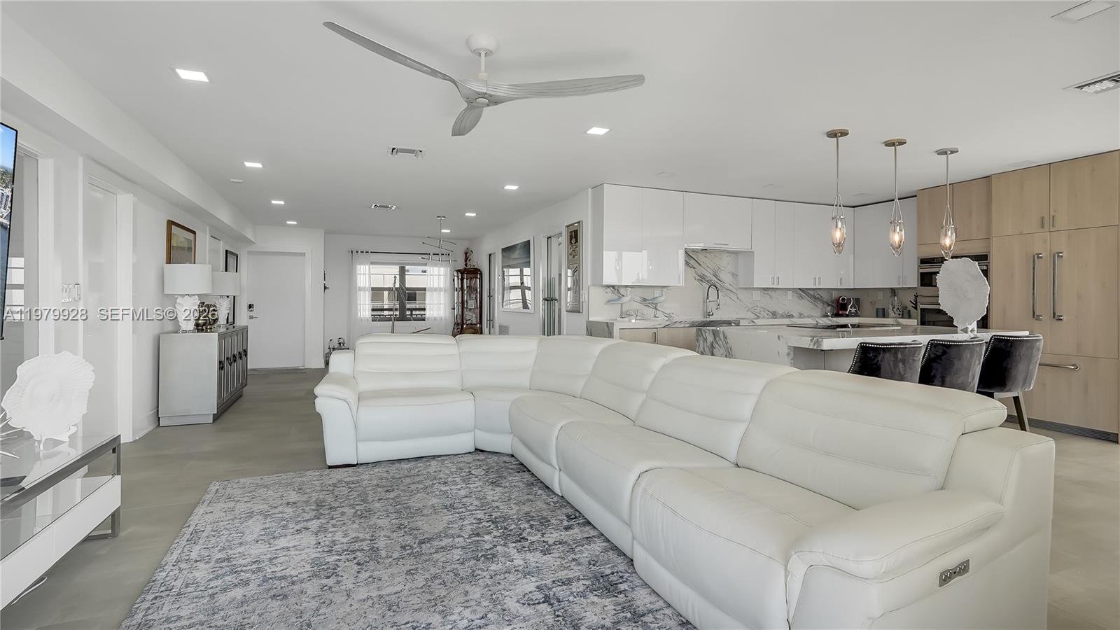 3100 NE 48th St PH18