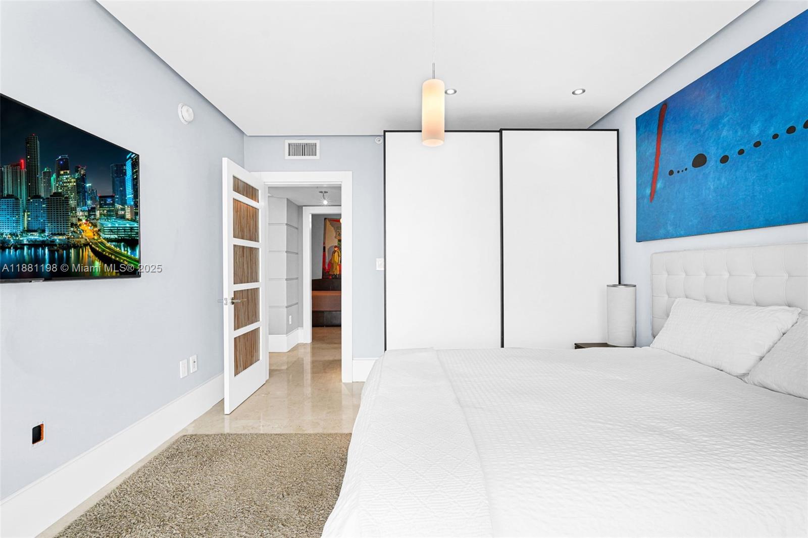LA PERLA CONDO - Residential Lease