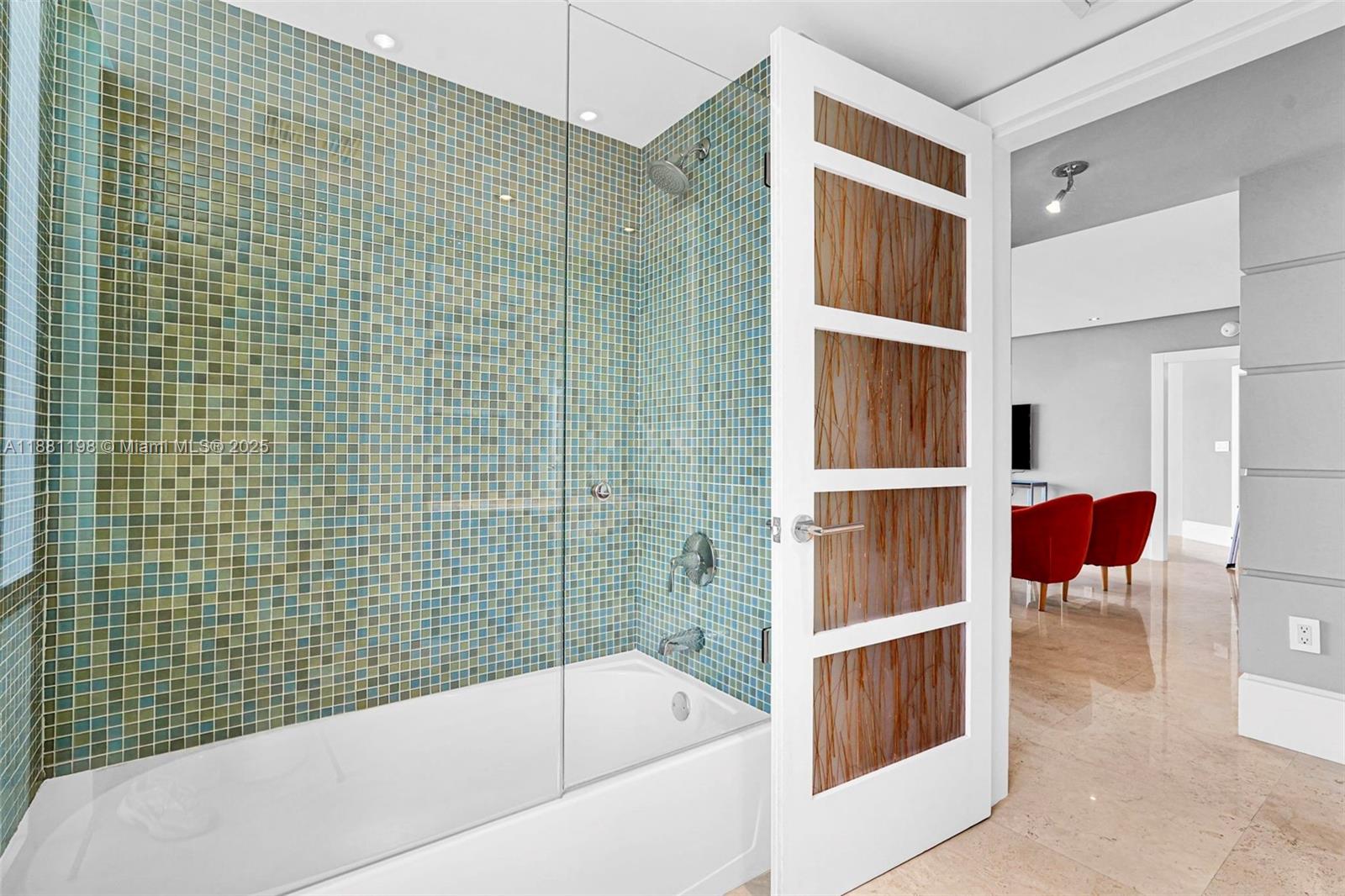 LA PERLA CONDO - Residential Lease