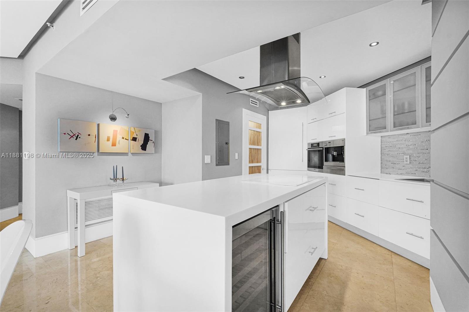 LA PERLA CONDO - Residential Lease