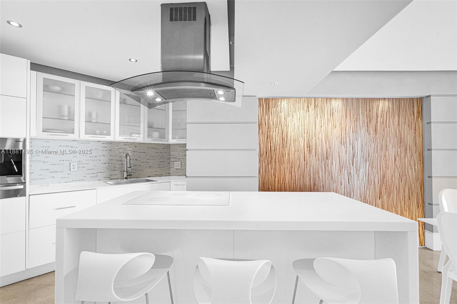 LA PERLA CONDO - Residential Lease