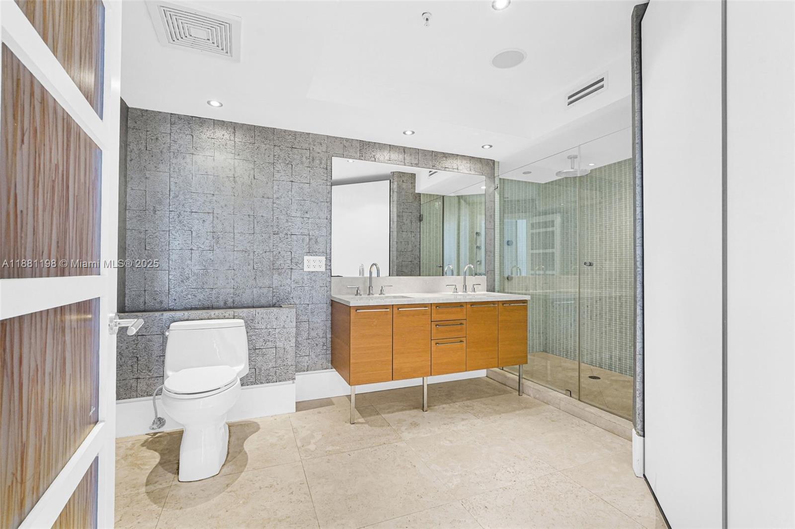 LA PERLA CONDO - Residential Lease