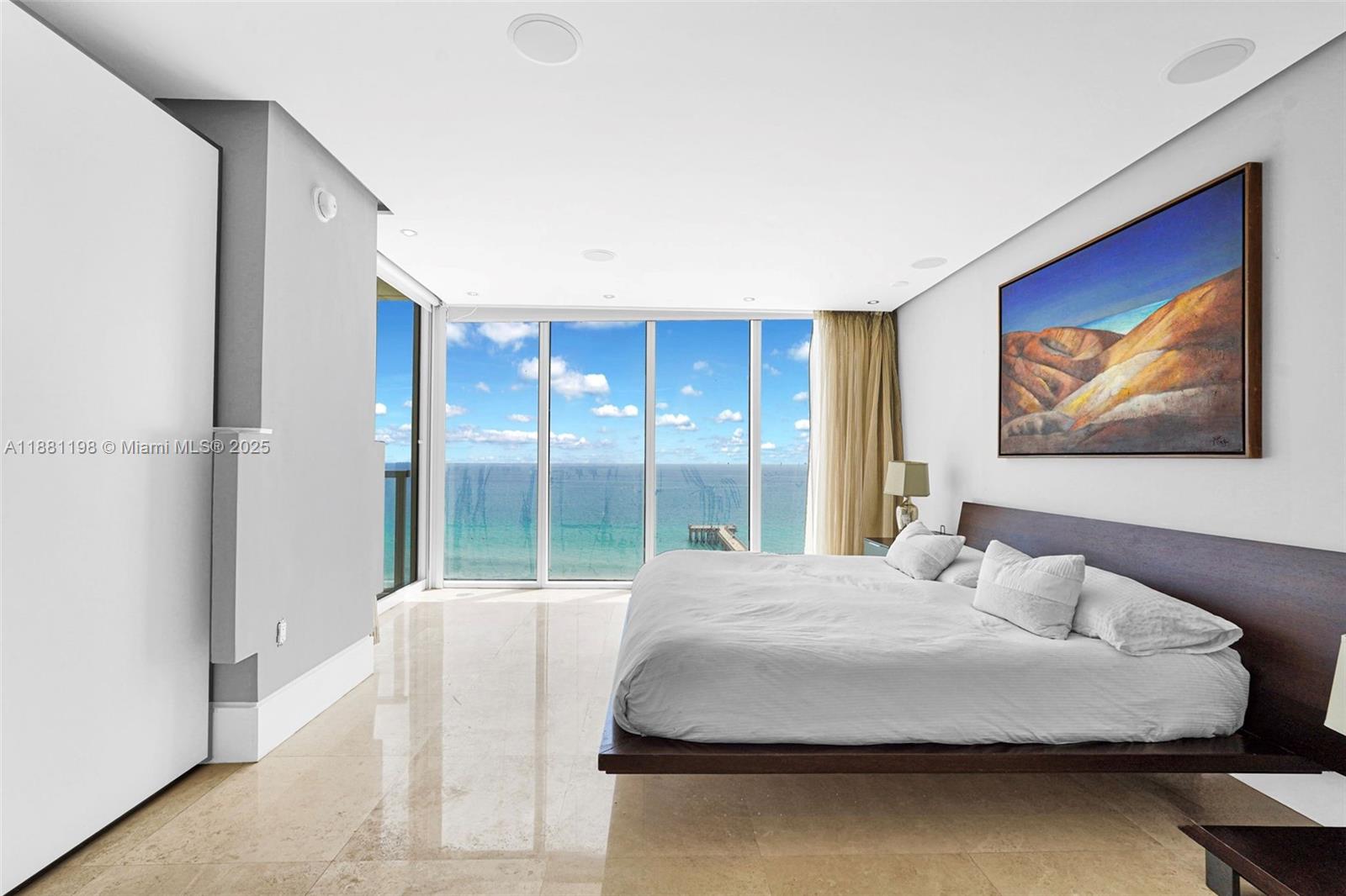 LA PERLA CONDO - Residential Lease
