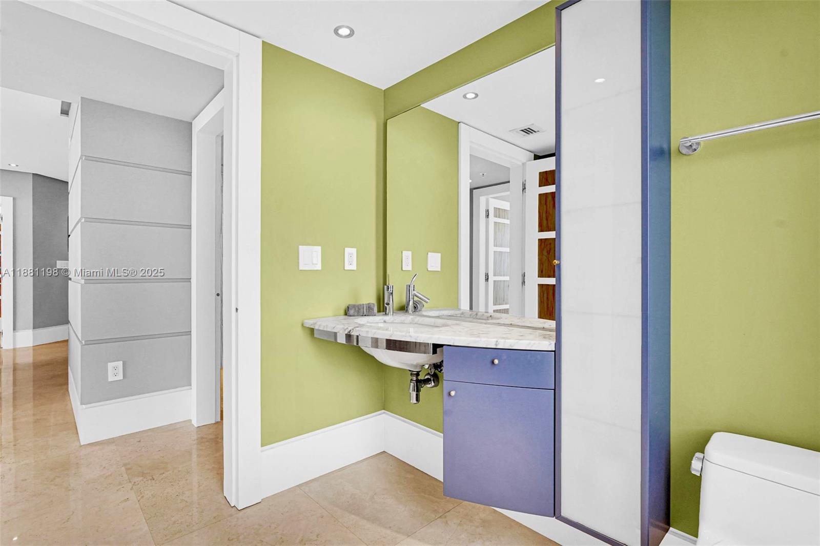 LA PERLA CONDO - Residential Lease