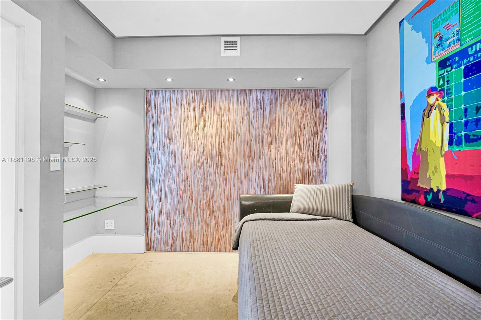 LA PERLA CONDO - Residential Lease