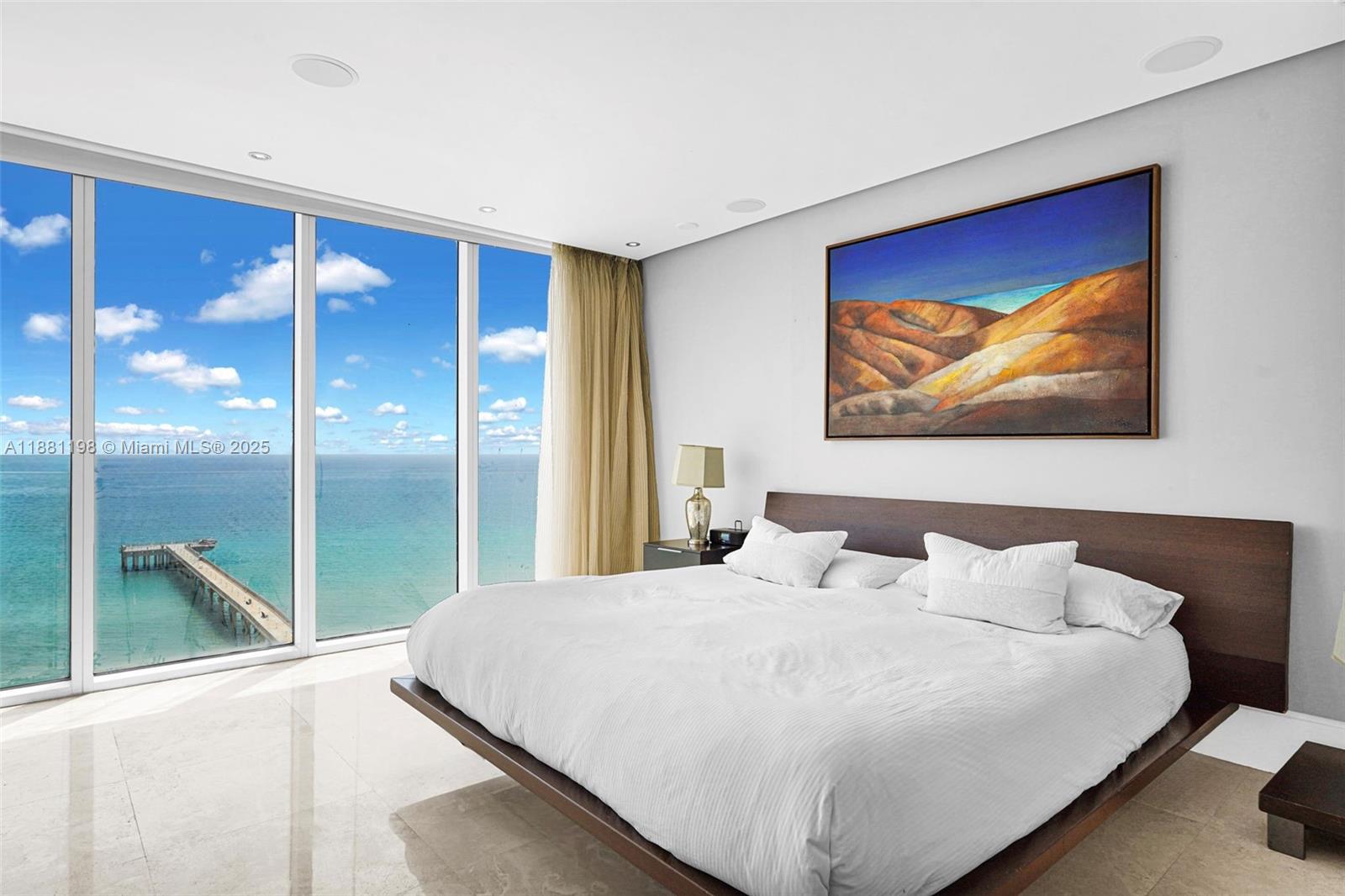 LA PERLA CONDO - Residential Lease