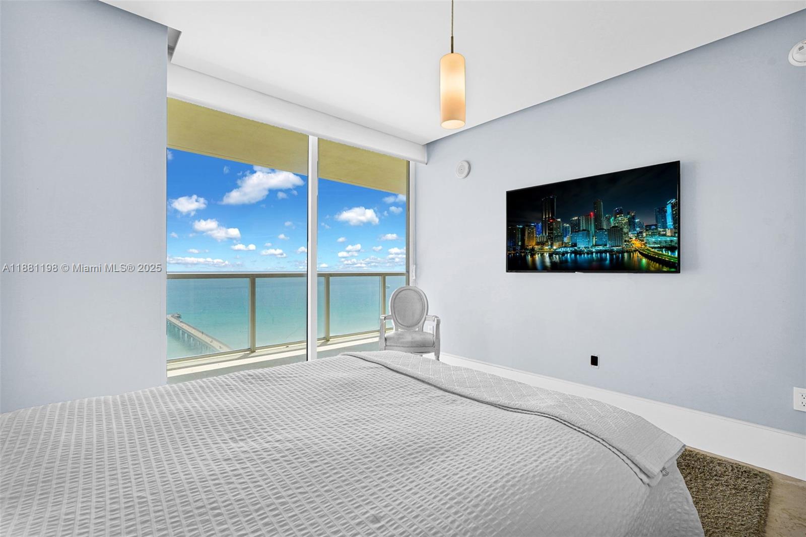 LA PERLA CONDO - Residential Lease