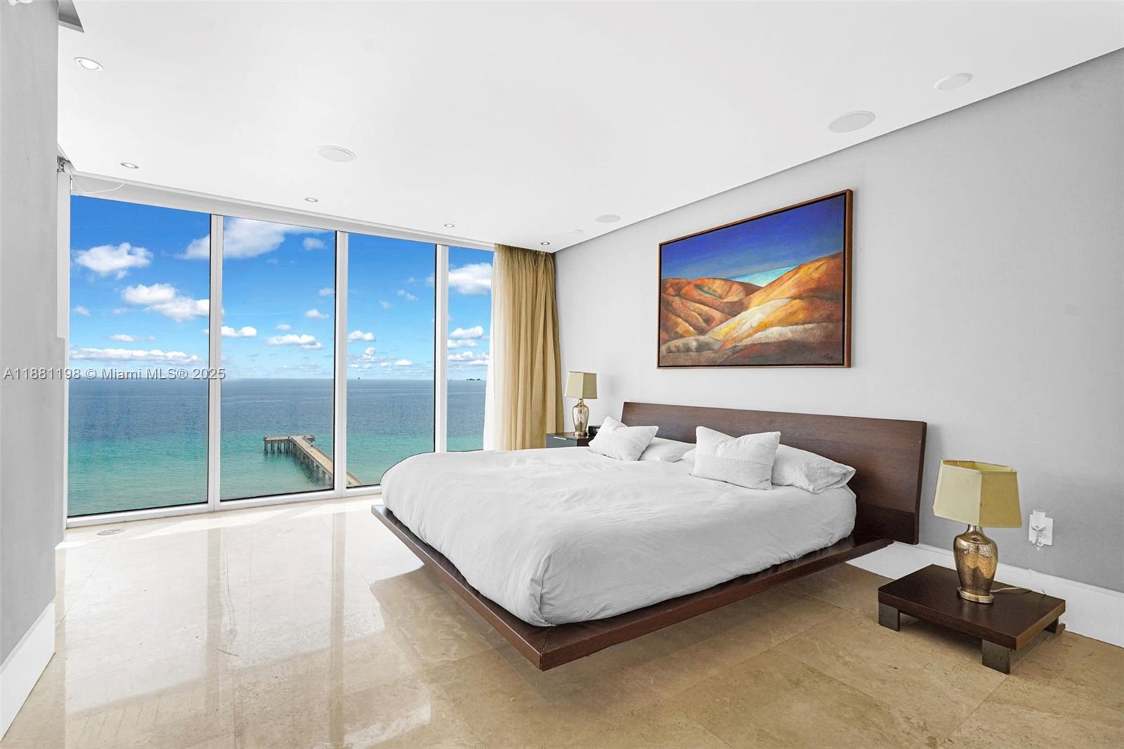 LA PERLA CONDO - Residential Lease