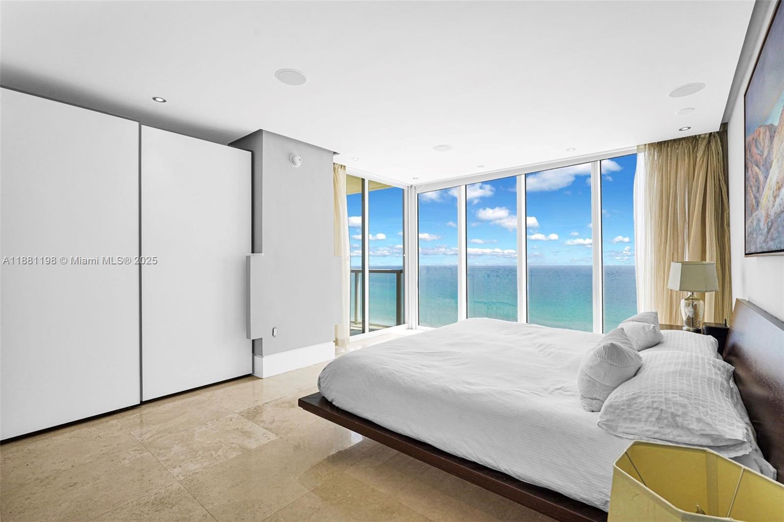 LA PERLA CONDO - Residential Lease