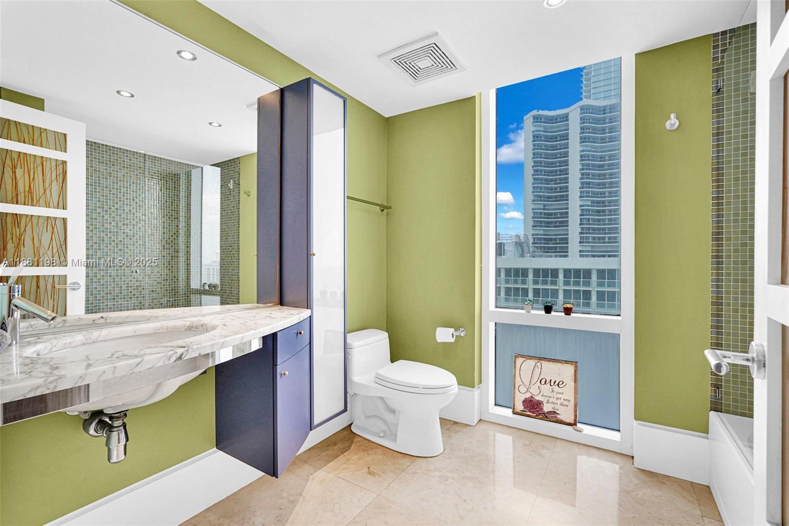 LA PERLA CONDO - Residential Lease