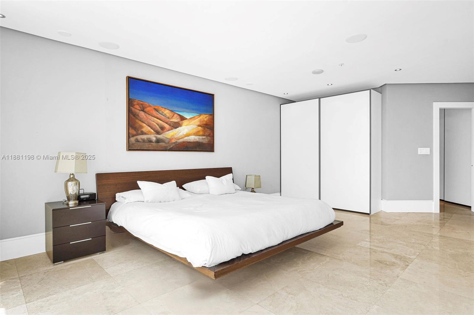 LA PERLA CONDO - Residential Lease