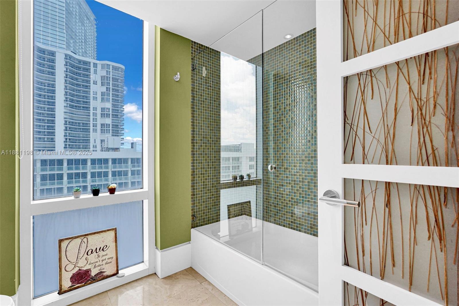 LA PERLA CONDO - Residential Lease