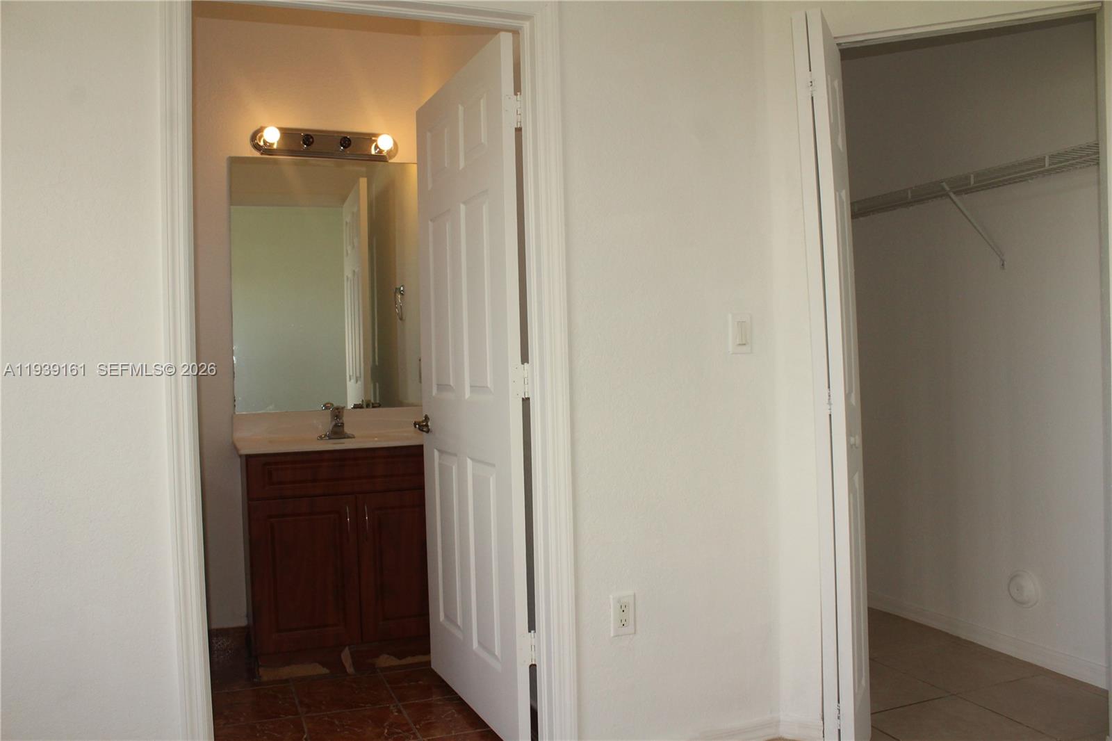 EUREKA PALM GARDEN - Residential Lease