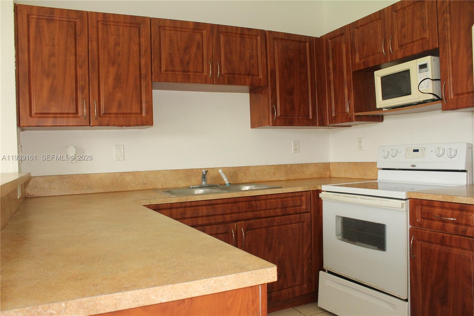 EUREKA PALM GARDEN - Residential Lease