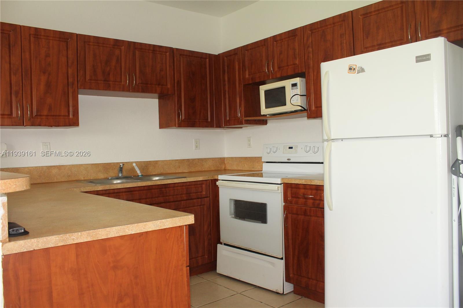 EUREKA PALM GARDEN - Residential Lease