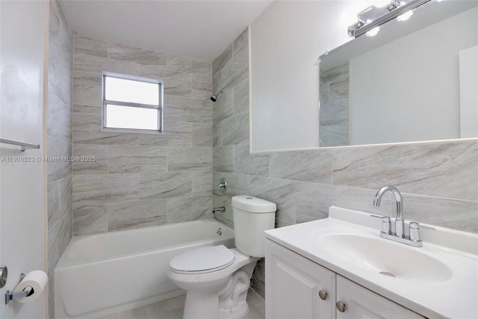 HOLLYWOOD ENTRADA AMENDED - Residential Lease