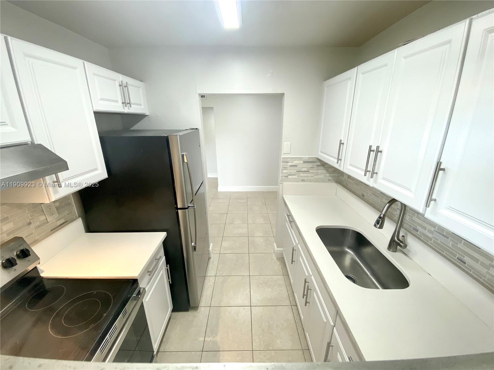 HOLLYWOOD ENTRADA AMENDED - Residential Lease