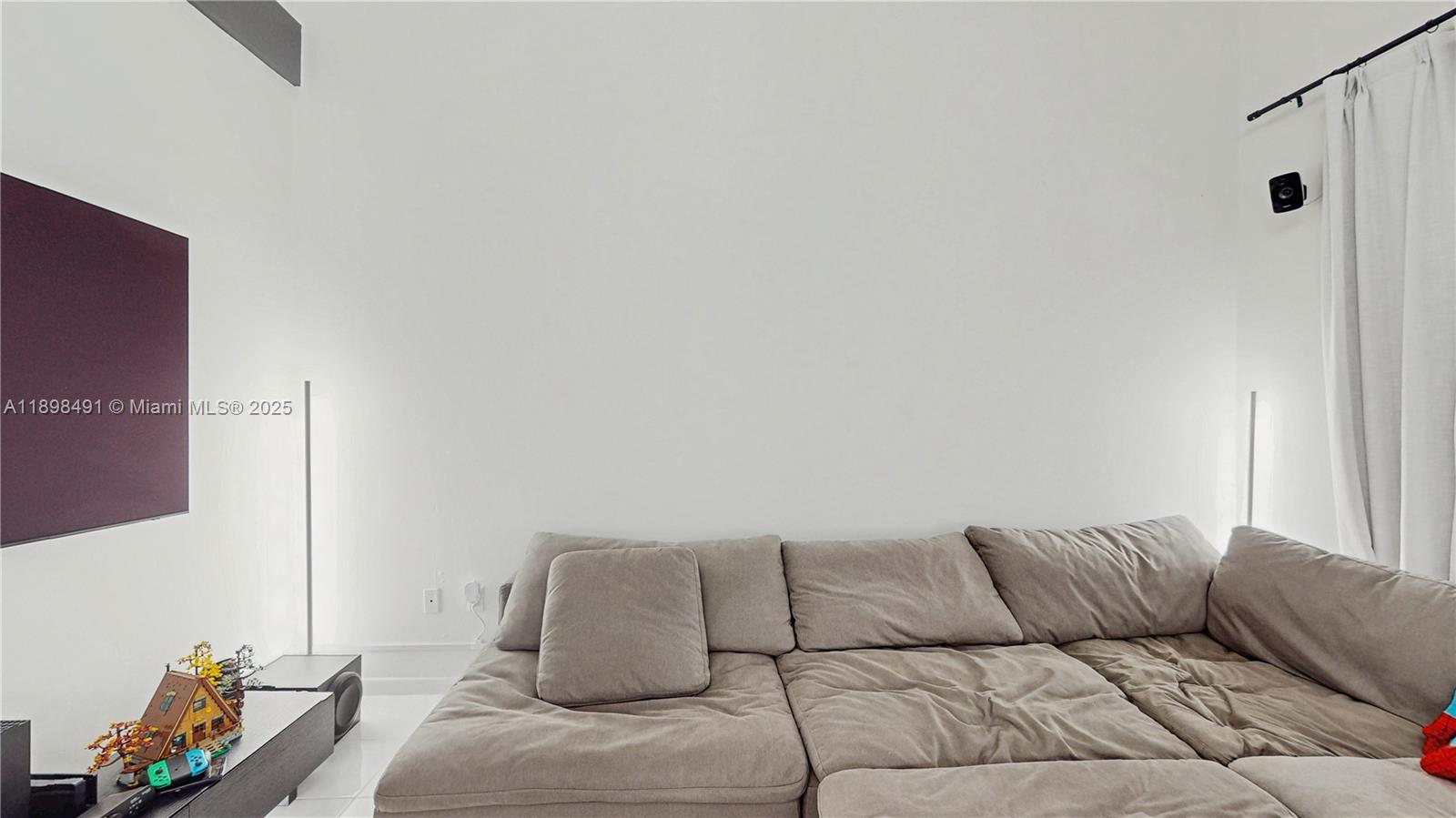 KENLAND COURT - Residential