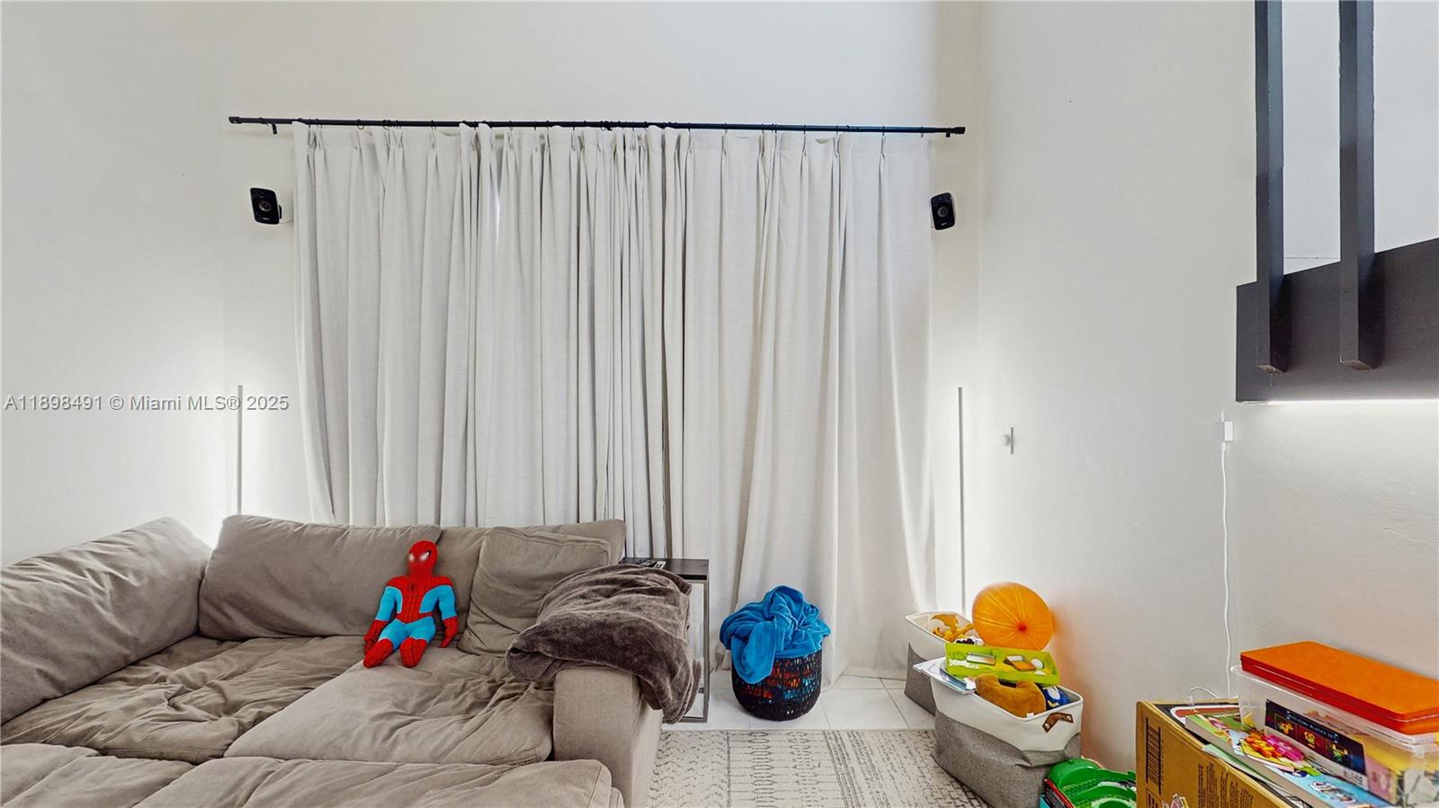 KENLAND COURT - Residential