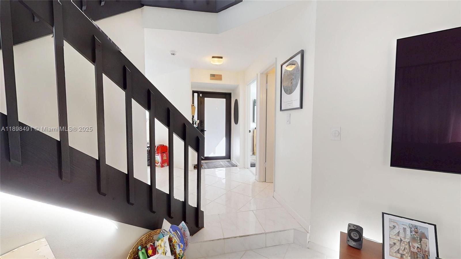 KENLAND COURT - Residential