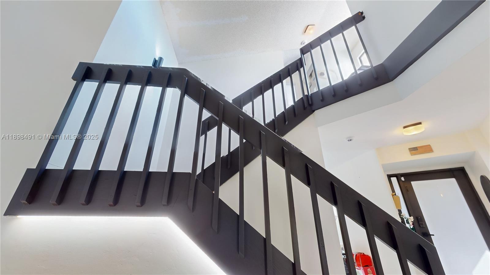 KENLAND COURT - Residential