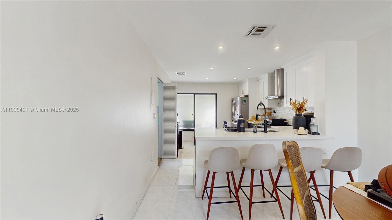 KENLAND COURT - Residential