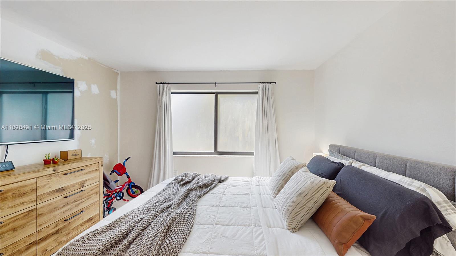 KENLAND COURT - Residential